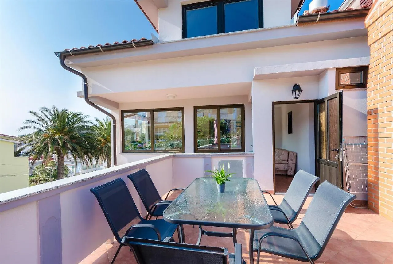Apartment Renata Palit