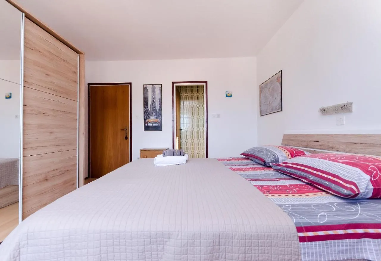 Apartment Renata Palit